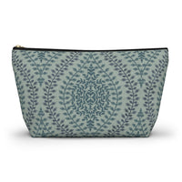 Mumbai Lace Accessory Pouch w T-bottom in Green